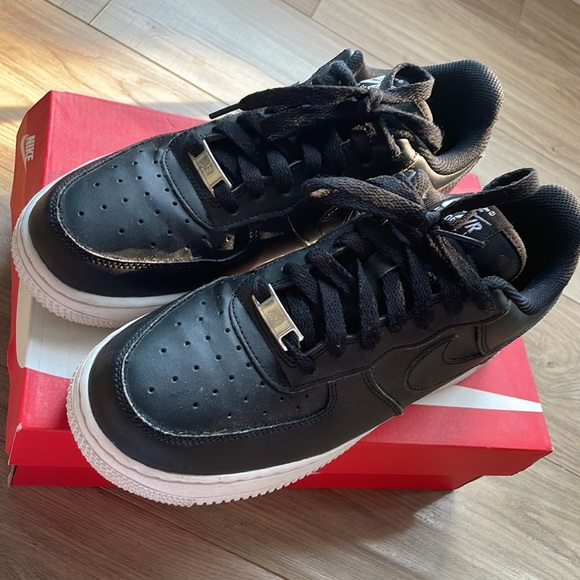 Black Nike Airforces - Picture 6 of 7